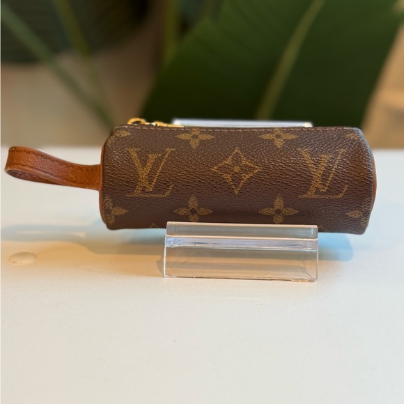 Louis Vuitton ‘Monogram Etui Balle de Golf’ - Picture 1 of 9